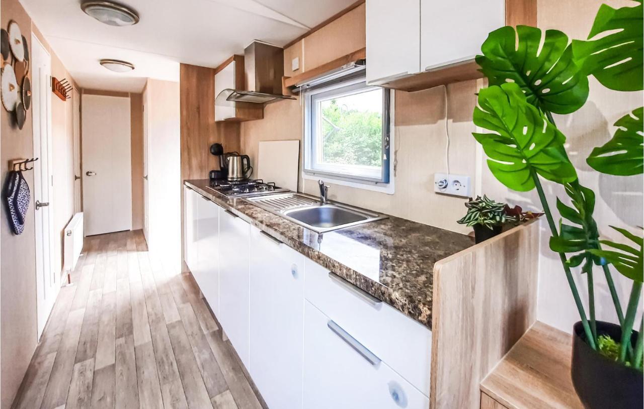 3 Bedroom Beautiful Home In Heinkenszand Exterior foto